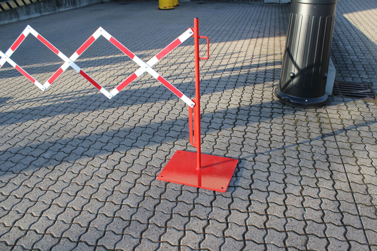 pics/Dancop/crashstop/70-115-crash-stop-dancop-scherengitter-set-rot-weiss-011.jpg