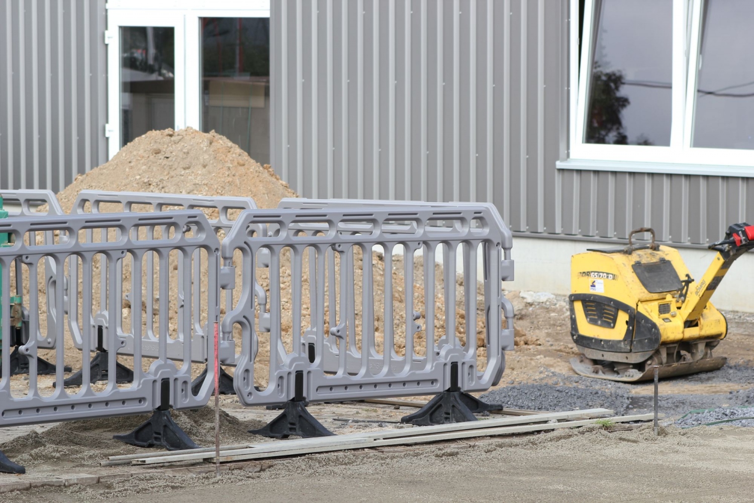 pics/Dancop/crashstop/absperrgitter/20007-crash-stop-absperrgitter-kunststoff-anwendungsbeispiel-1.jpg