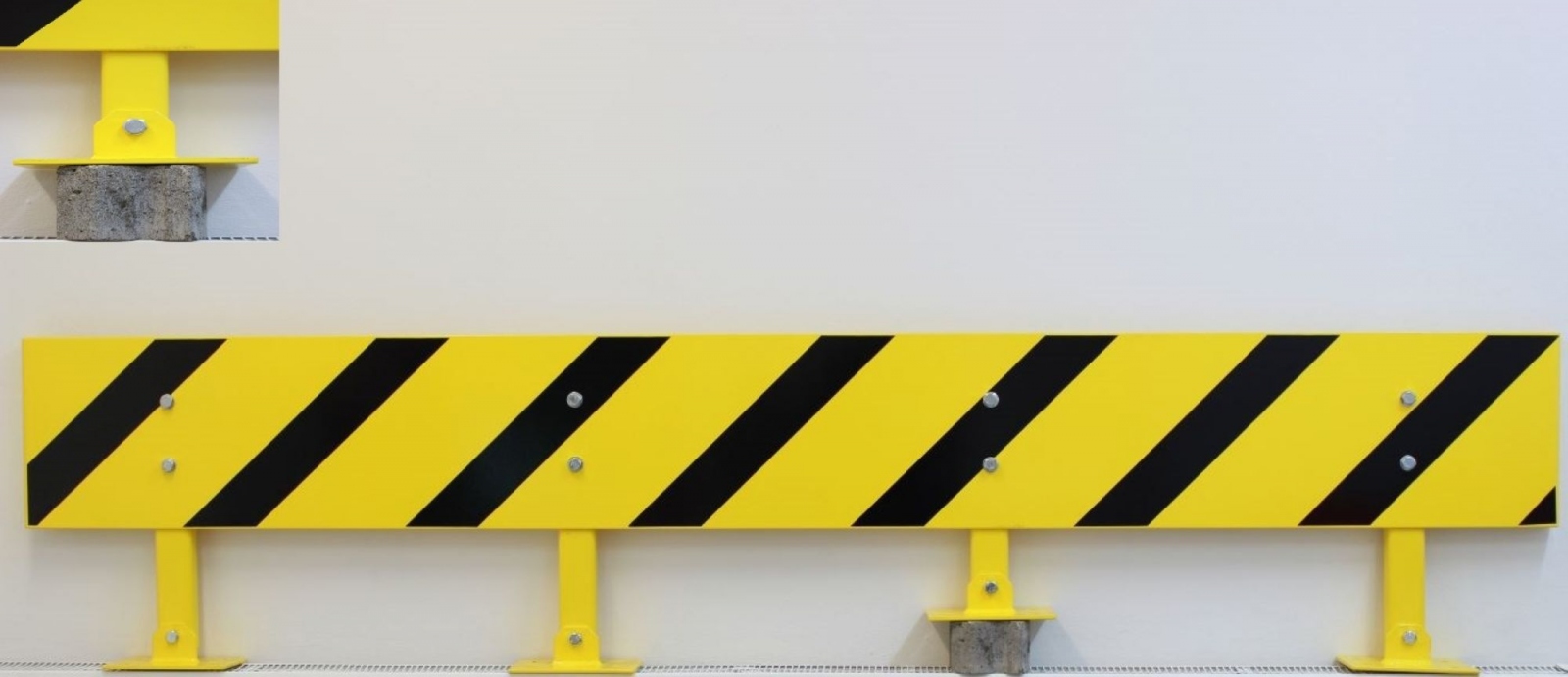 pics/Dancop/crashstop/anfahrschutz/hva-2400-crash-stop-anfahrschutzplanke-verstellbar-dancop-schwarz-gelb-3.jpg