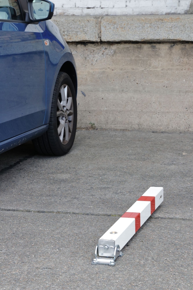 pics/Dancop/crashstop/parking-buegel-pfosten/90-30-crash-stop-klappbare-sperrpfosten-dancop-2.jpg
