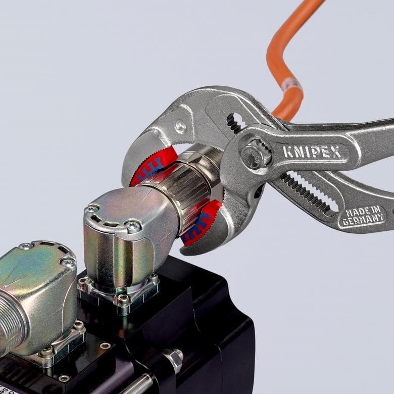 pics/Knipex/grip-pliers/knipex-8113250-siphon-and-connector-plier-use2.jpg