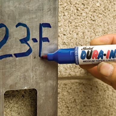 pics/Markal/Dura-ink/55/markal-dura-ink-55-permanentmarker-anwendung-blau.jpg