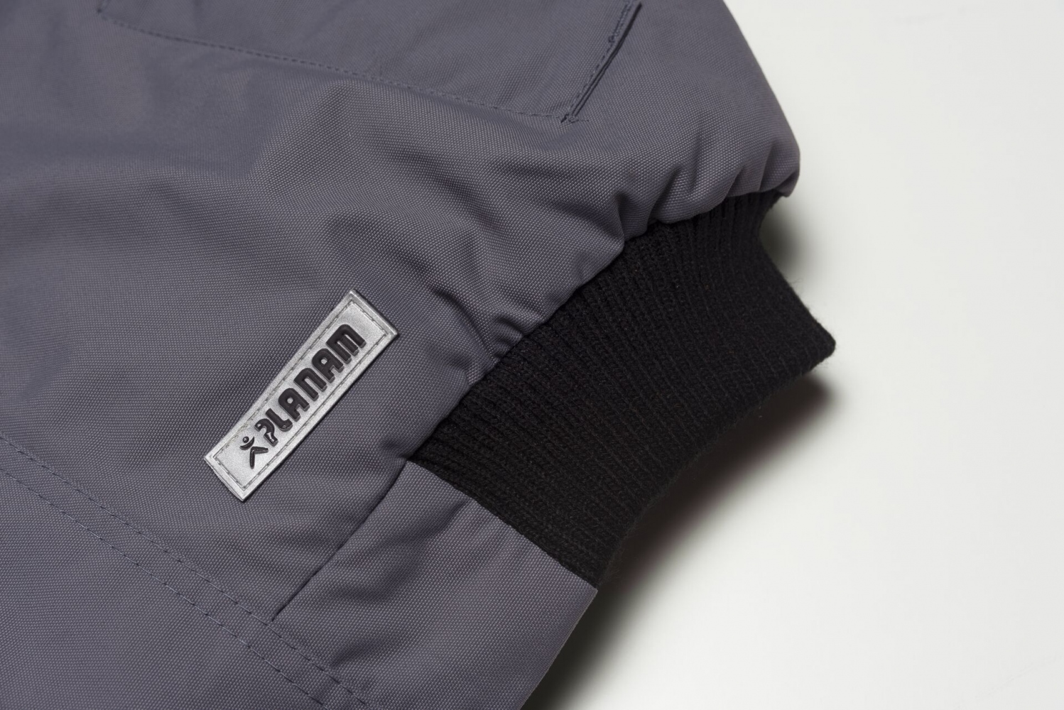 pics/Planam/planam-2183-canvas-herren-winterjacke-arbeitsblouson-gefuettert-wasserdicht-grau-schwarz-abgesetzt-details-hueft.jpg