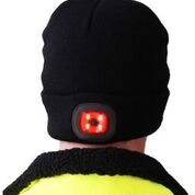 pics/Portwest/muetzen/portwest-b028-beanie-hat-with-usb-rechargable-leds-black-use.jpg